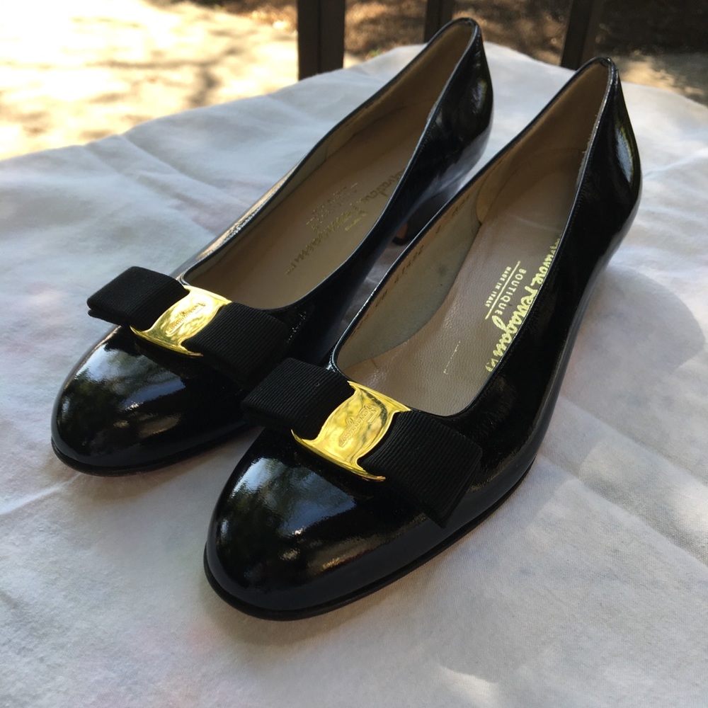 FERRAGAMO PATENT LEATHER BOW LOAFER